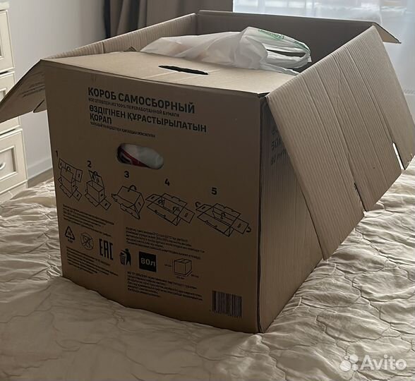 Коробка детских вещей