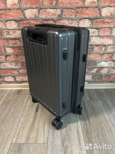 Чемодан с отделением для ноутбука