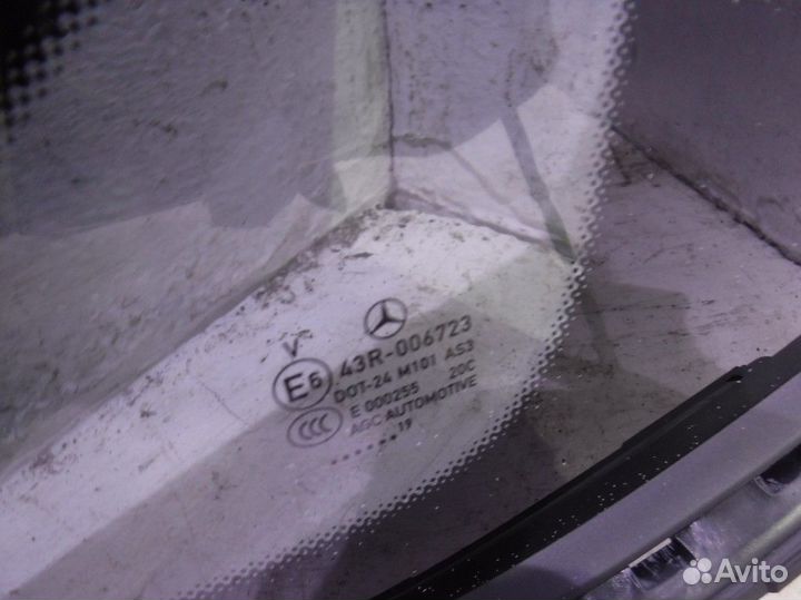 Форточка заднего правого крыла