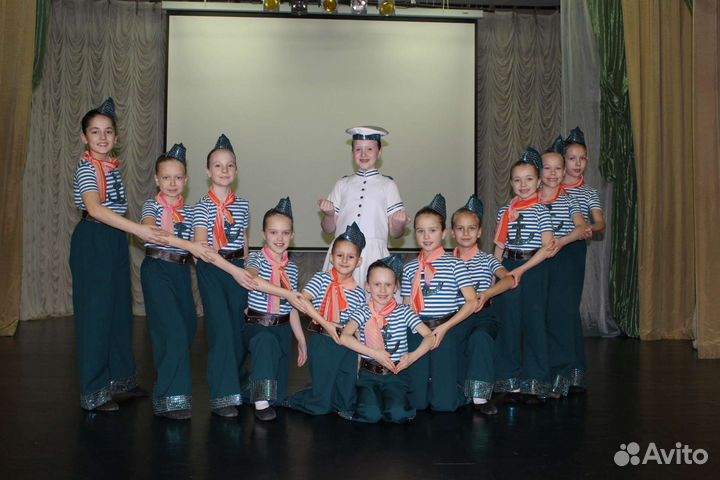 Костюмы матросов и капитана