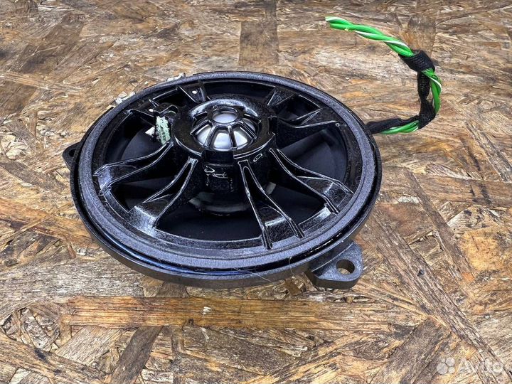 Динамик в задней полке / задней стойке Land Rover