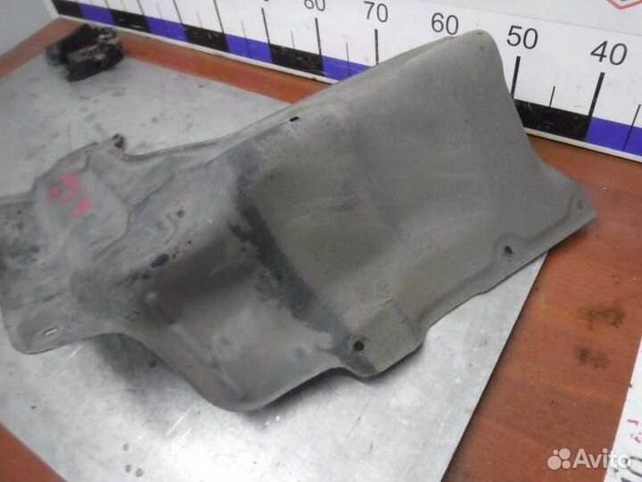 Пыльник двигателя передний правый Toyota Corolla