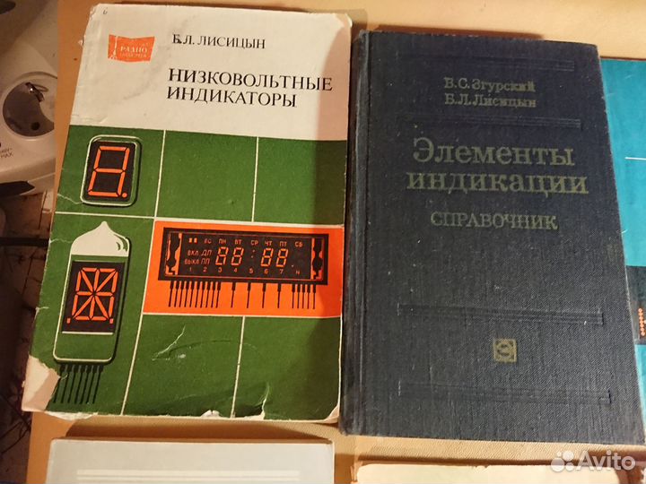 Симисторы. Конденсаторы. Индикаторы низковольтные