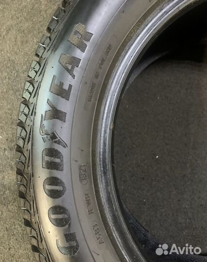 Goodyear UltraGrip Ice 2 215/55 R16