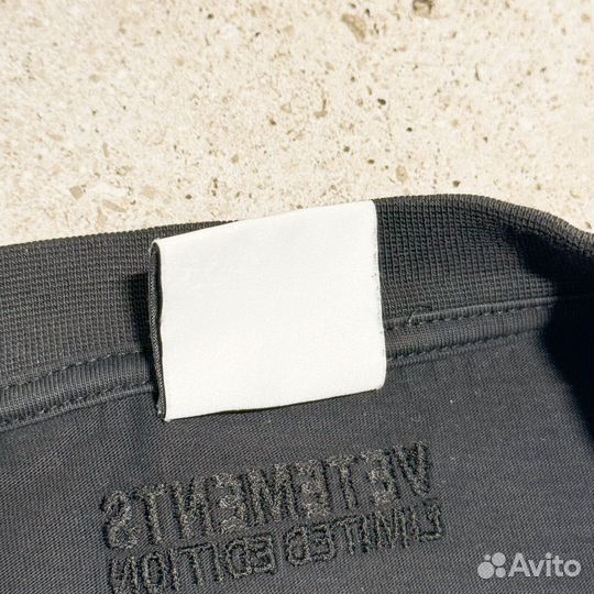 Футболка vetements