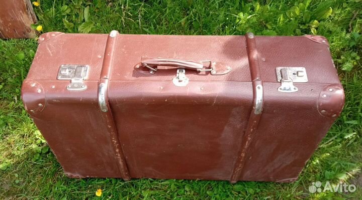 Большой, старинный чемодан. Ретро. Винтаж