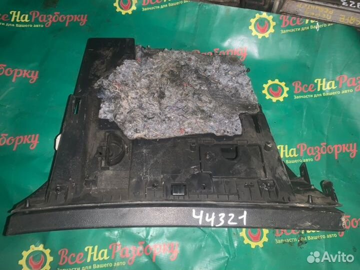 Бардачок Peugeot 308 хечбэк 1.6Л 2008