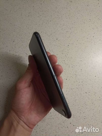 Телефон iPhone 7
