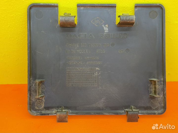 Заглушка замка багажника логан1