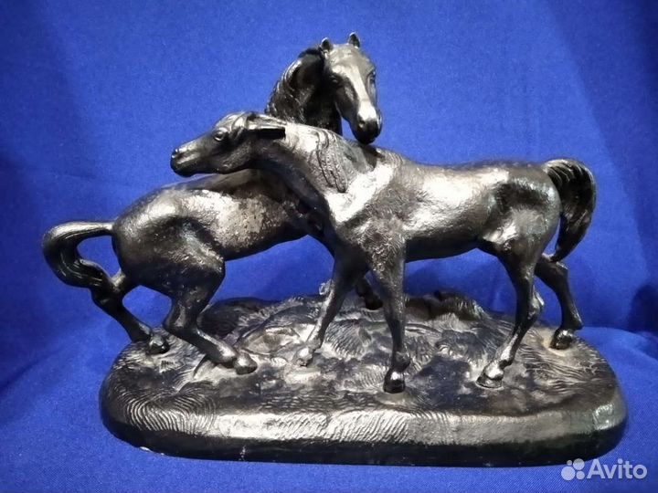 Статуэтка. Лошади на воле. Чугун