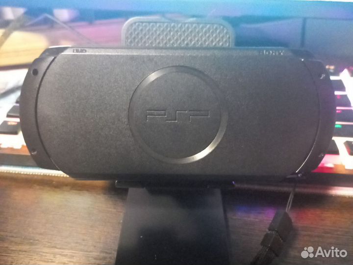 Sony PSP e 1008 прошитая на неслетайку