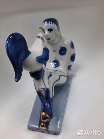 Статуэтка фарфор 