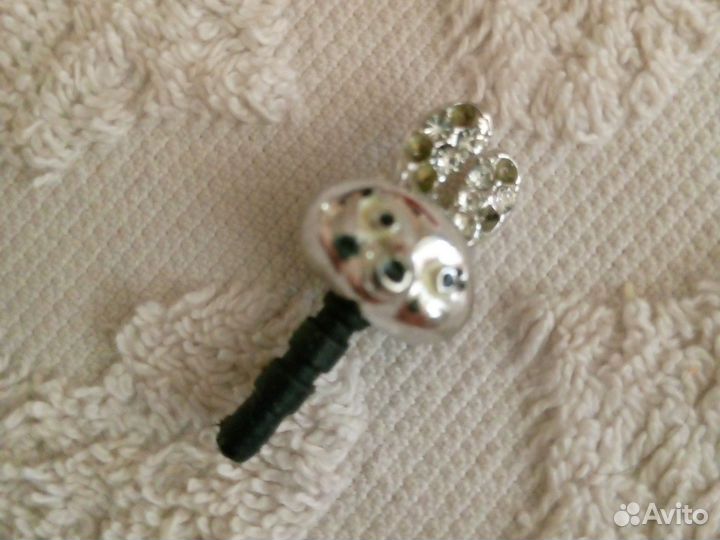 Заглушка д/входа под наушники новая