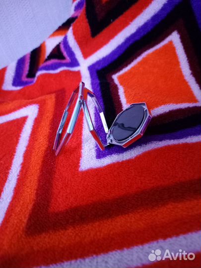 Подставка для телефона на клеевой основе