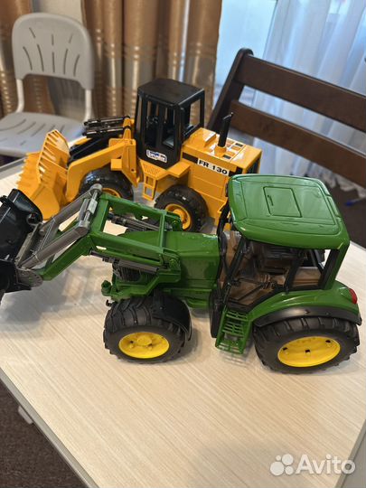 Трактор и экскаватор Bruder