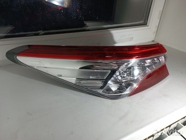 Тойота Камри 70 фонарь задний левый В крыло