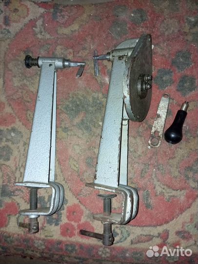 Устройство для перемотки кинопленки