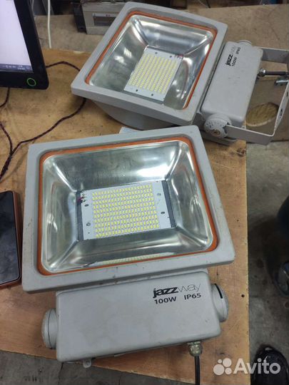 Светодиодный прожектор 100ват 220волт