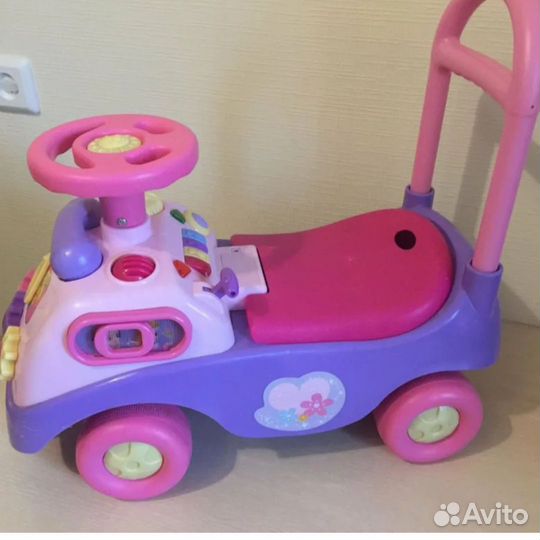 Машинка-каталка музыкальная