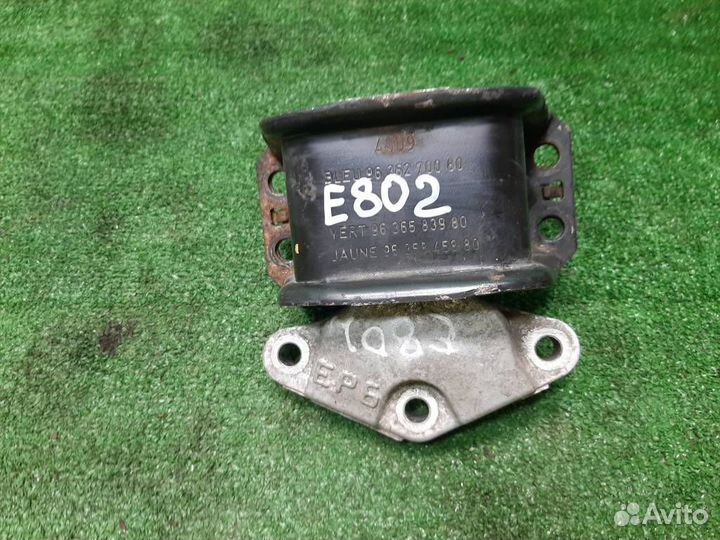 Опора (подушка) двигателя правая Peugeot 3008 2010