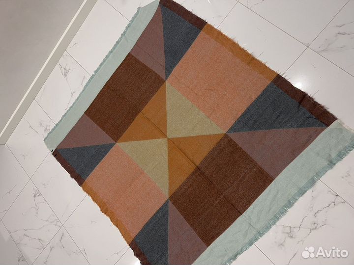 Шарфы платки палантины Zara