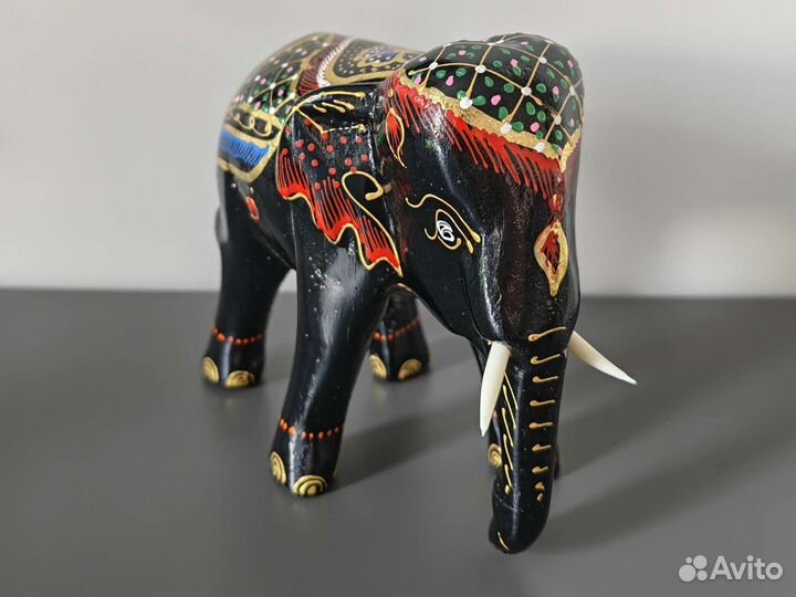 Статуэтка слон из дерева