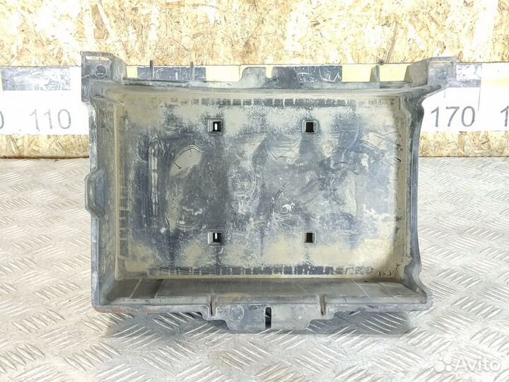 Крепление аккумулятора Ford Mondeo 2000-2007