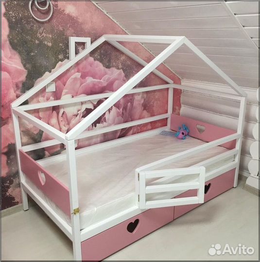 Кровать домик с ящиками