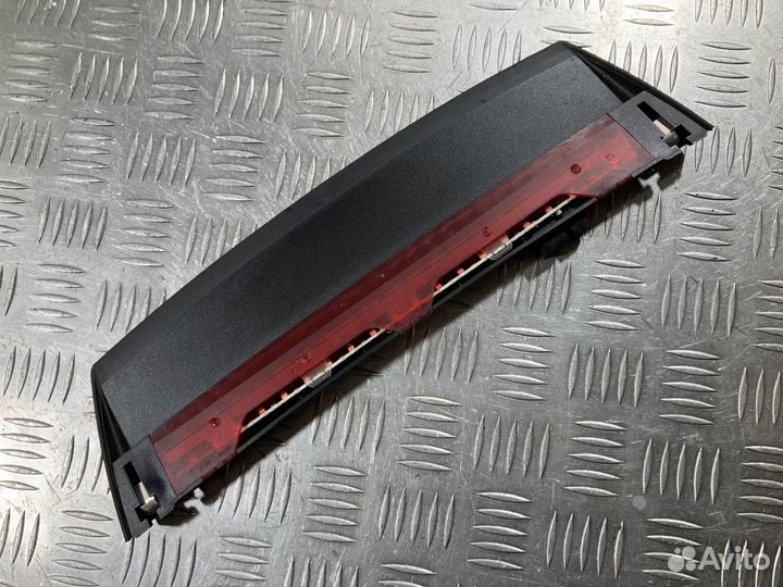 Дополнительный стоп-сигнал Audi A8 D4/4H 2012