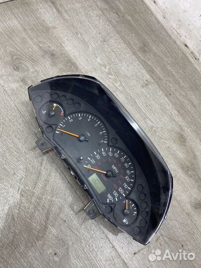 Панель приборов Ford Focus