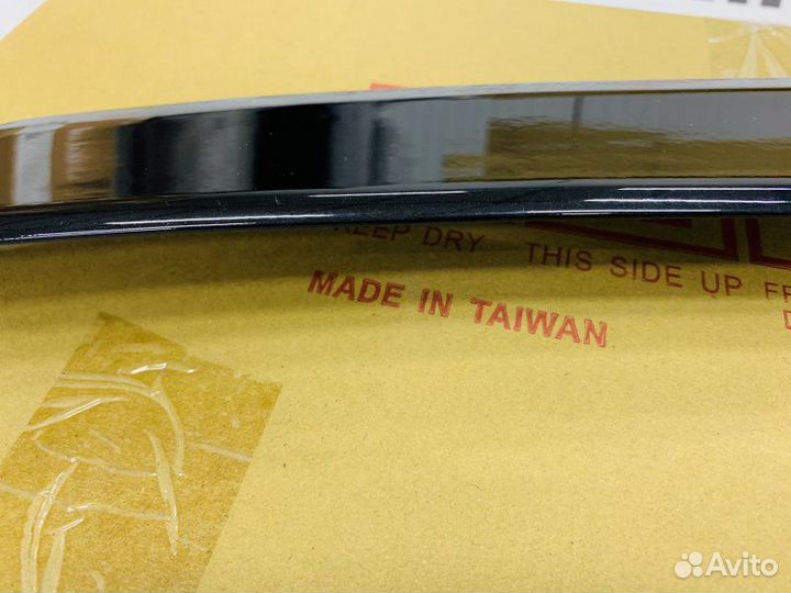 Спойлер Mercedes на крышку багажника С 204 Тайвань