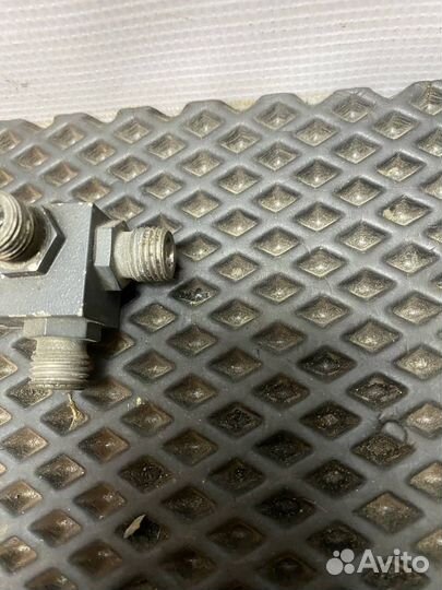 Соединитель гидравлических трубок (тройник) DAF