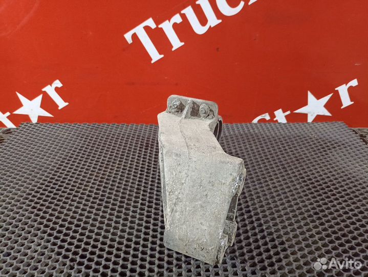 Кронштейн крыла