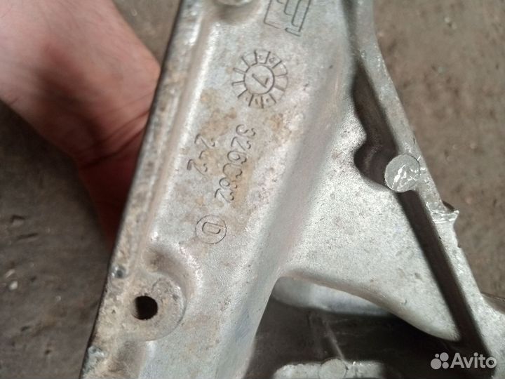 Volvo S80 2000г. Опора двигателя верхняя