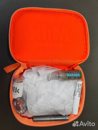 Набор косметики Milk в бомбической косметичке