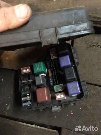 Тойота Карина е