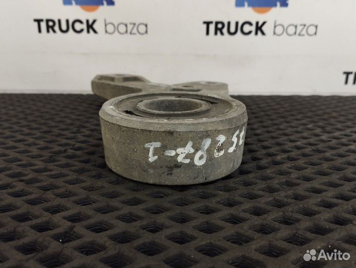 1492747 Кронштейн радиатора правый Scania 5-series