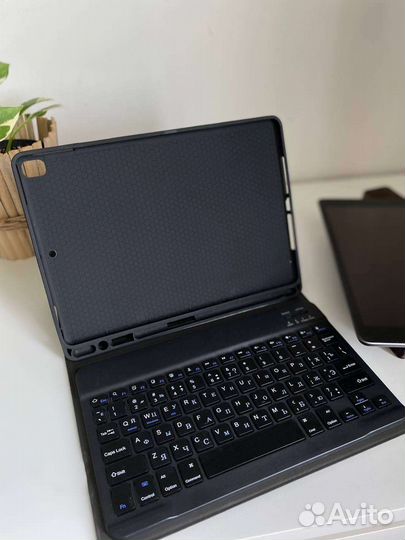 Чехол клавиатура iPad противоударный