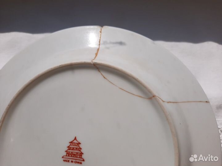 Тарелка настенная Китай Скол