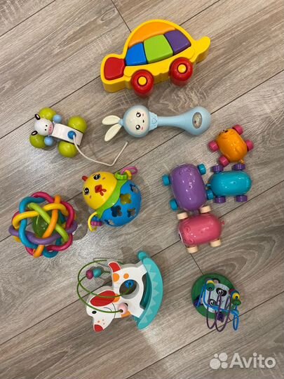 Развивающие игрушки для малыша пакетом