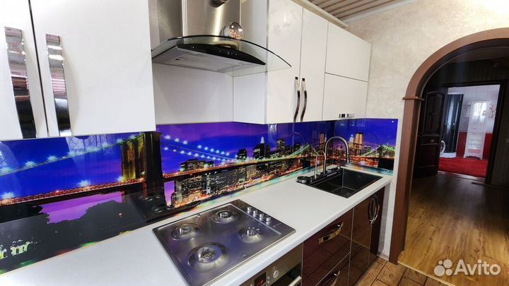 Стеклянный фартук на кухню