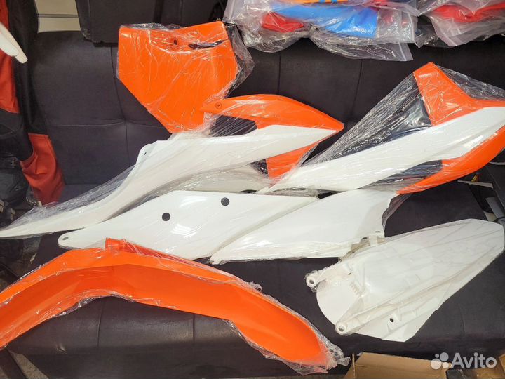 Комплект пластика KTM 19-22 бело-оранжевый