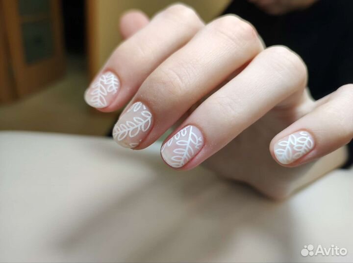 Модель на маникюр + гель-лак/наращивание ногтей