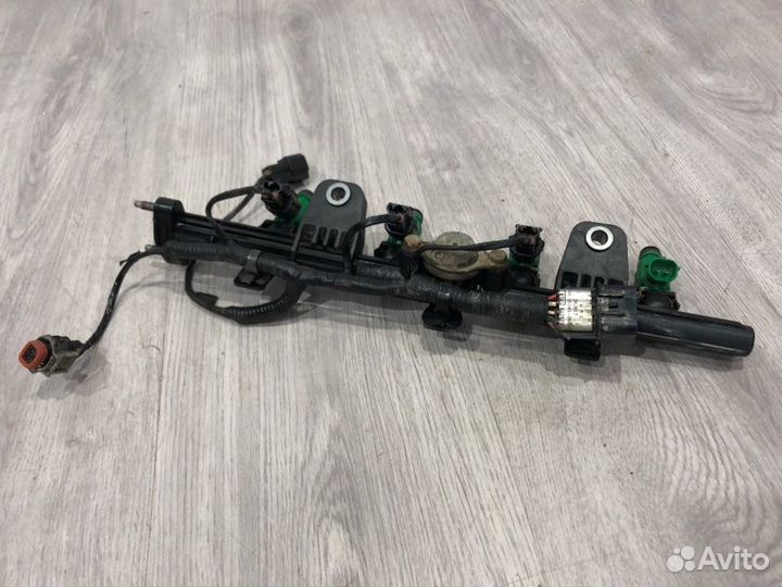 Рампа топливная с форсунками Kia Rio G4EE 2005