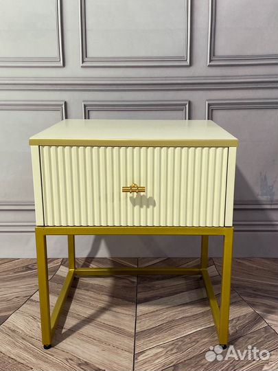 Тумба прикроватная с рифленым фасадом