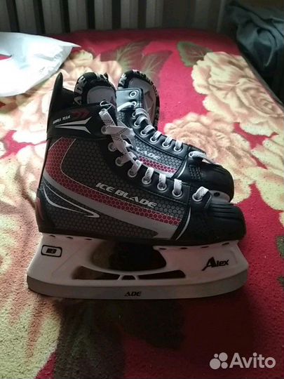 Коньки хоккейные