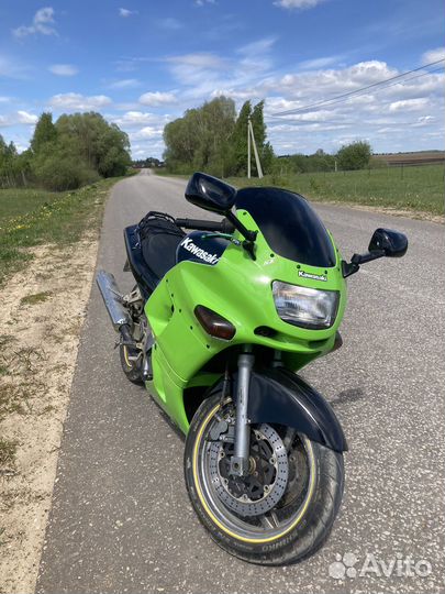 Kawasaki zzr 400-2