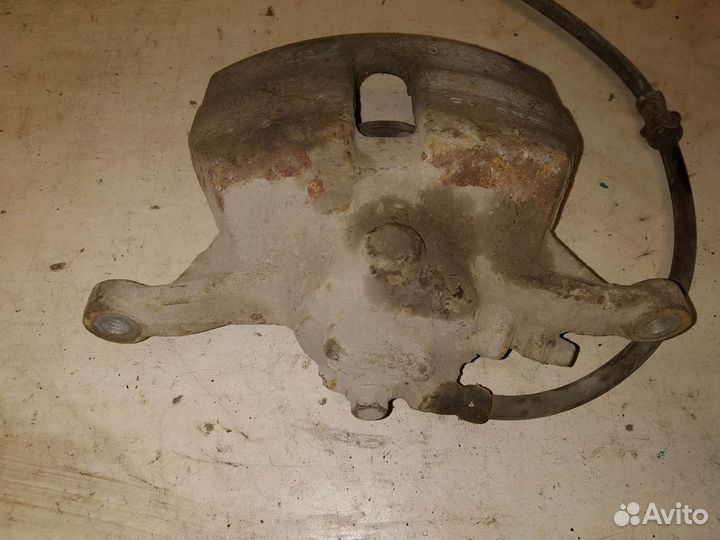 Суппорт передний правый Skoda Octavia A7 5E Golf 7