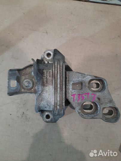 Подушка двигателя Mercedes Gla180 X156 270.910