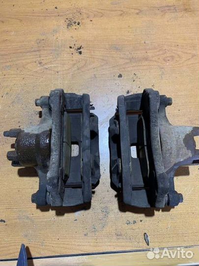 Суппорт тормозной передний правый Mitsubishi